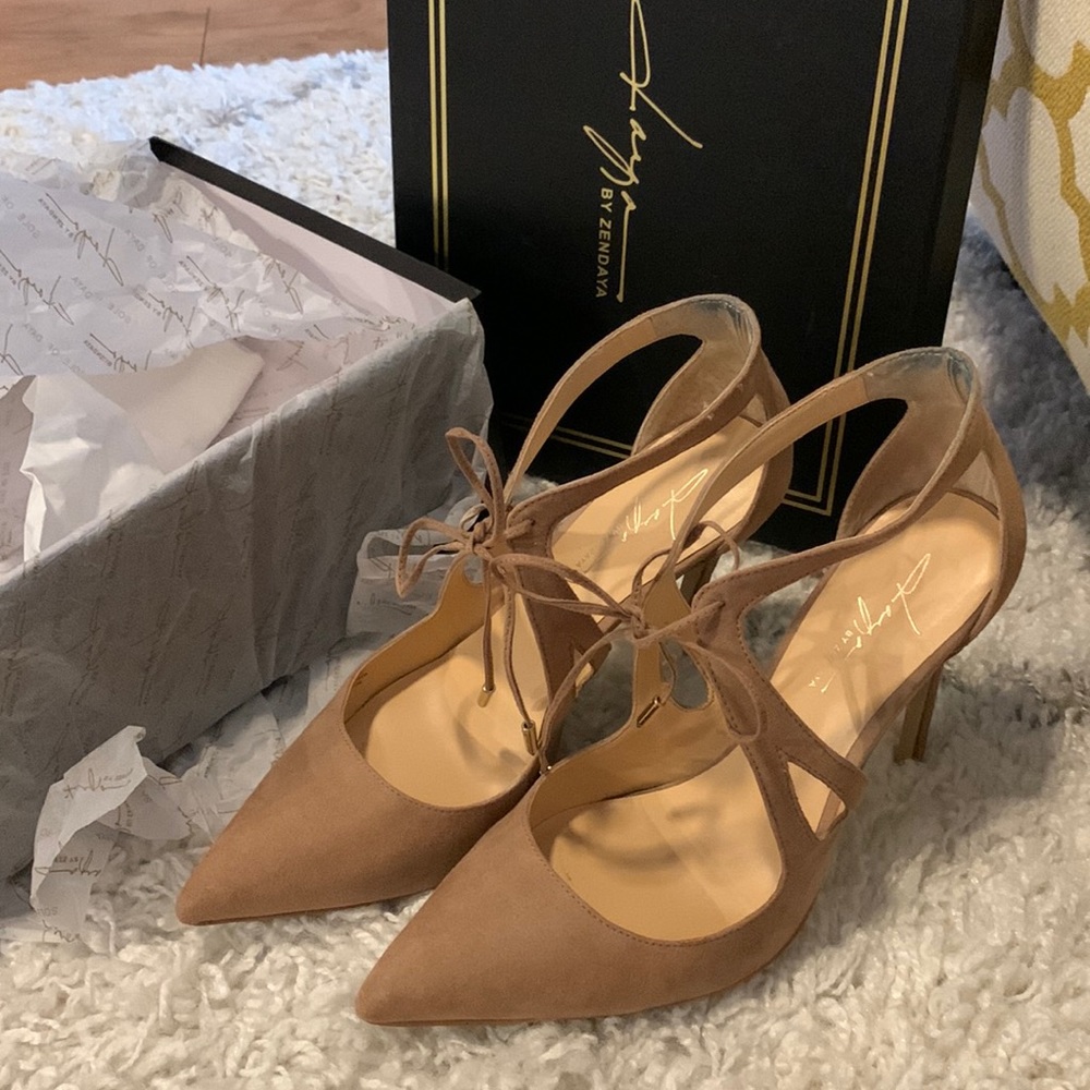 Daya by Zendaya Heels, Aaron Lace up Pump in Blush Suede
